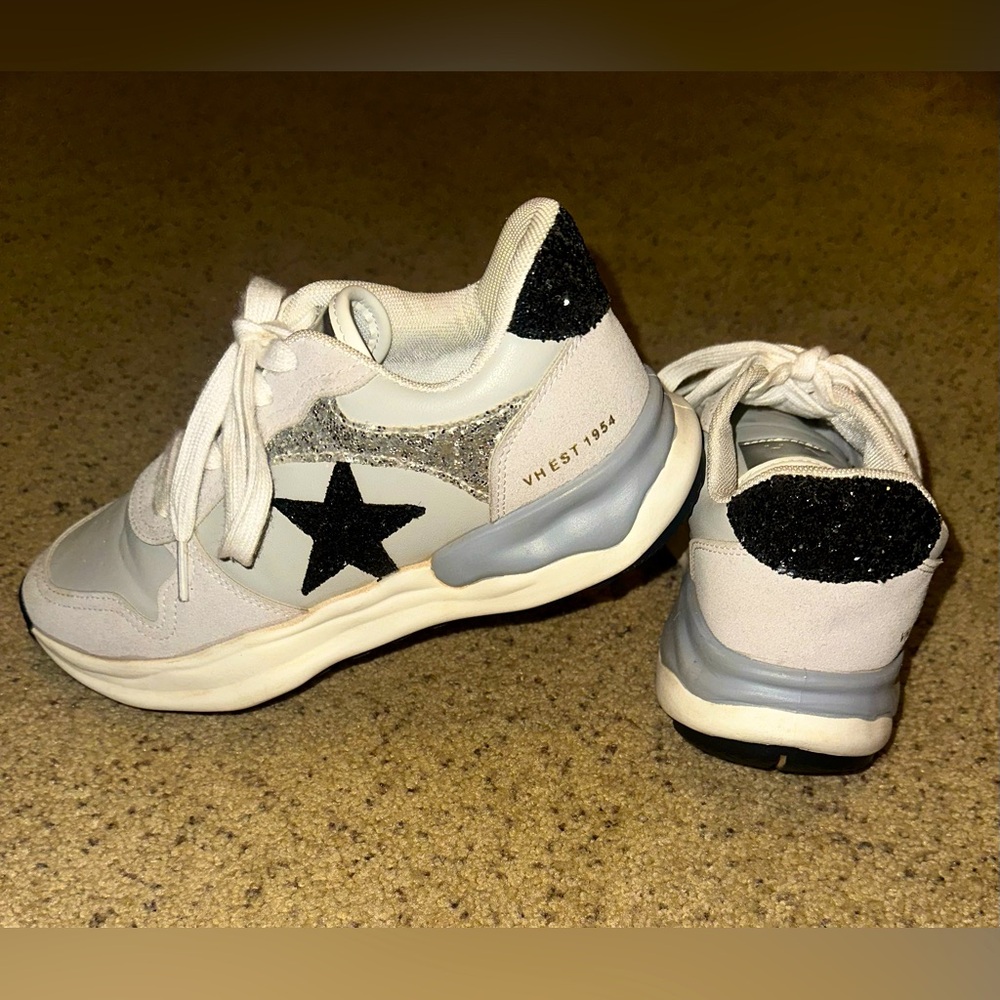 Vintage Black Star Sneakers ⭐️